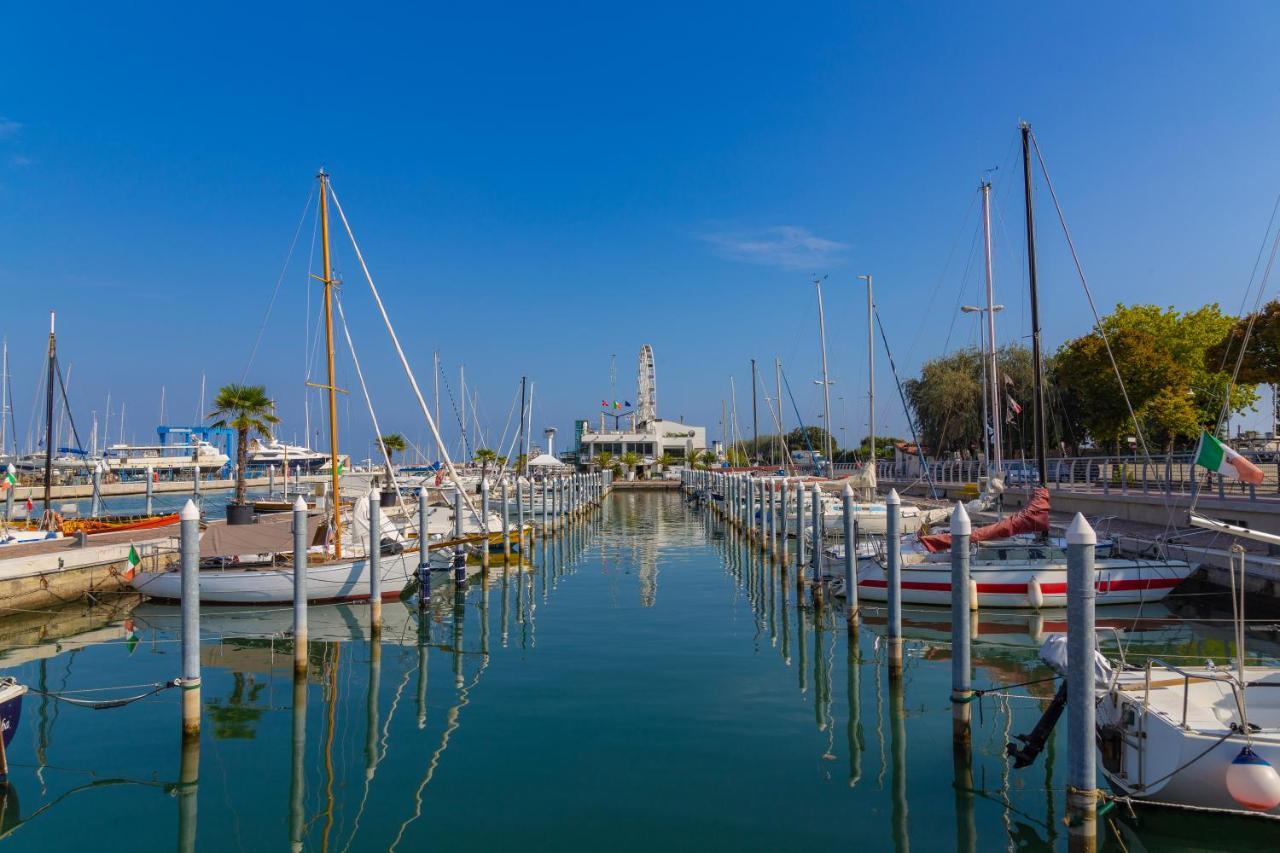 Marina Centro Suite Rimini Exterior foto